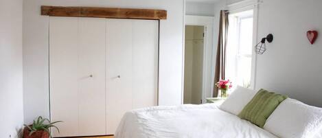 4 室のベッドルーム、アイロン / アイロン台、WiFi、ベッドシーツ