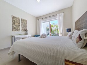 3 bedrooms, iron/ironing board, free WiFi, bed sheets - Villa with private pool and garden (Mar de Cristal)