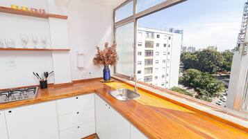 Fridge, microwave, coffee/tea maker, cookware/dishes/utensils