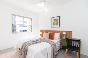 2 habitaciones y tabla de planchar con plancha 