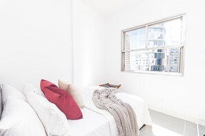 2 quartos, ferros/tábuas de passar roupa