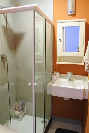 Dusche, Whirlpool, Handtücher, Seife