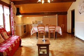 Interior - Wifi, 2nd floor, view village/ski slopes, balcony, parking, tv, 50m², Les Gets (Les Gets)