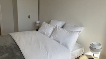 2 bedrooms, iron/ironing board, WiFi, bed sheets