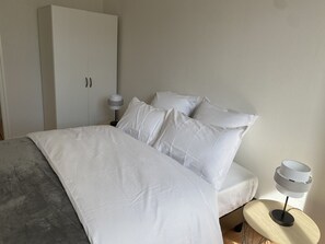 2 quartos, ferros/tábuas de passar roupa, Wi-Fi, roupa de cama