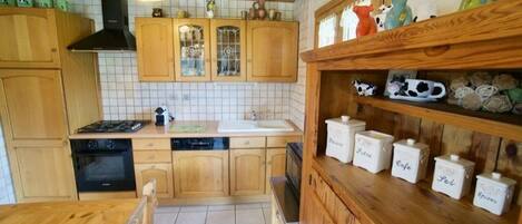 Refrigerador, microondas, horno, lavavajillas