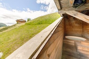 Outdoor spa tub - 2nd floor, parking, tv, ski locker, 100m², Les Gets (Les Gets)
