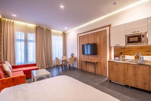 Deluxe Double or Twin Room | Living area
