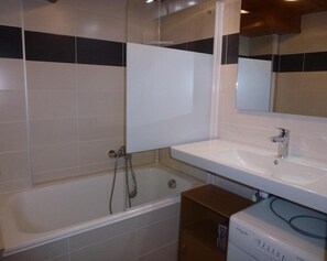 Bathroom - 270m from resort center, 2nd floor, view ski slopes, balcony, 23m², Les Gets (Les Gets)
