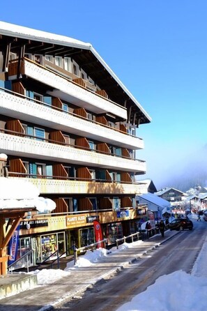 Exterior - 270m from resort center, 2nd floor, view ski slopes, balcony, 23m², Les Gets (Les Gets)
