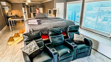 2 bedrooms, travel cot, free WiFi, bed sheets