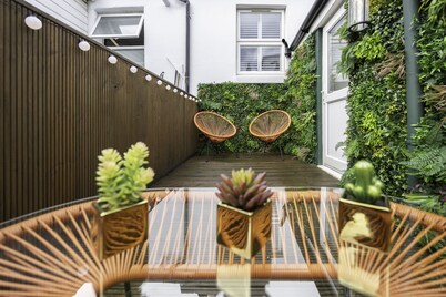 Stunning modern space in Hove & free parking.