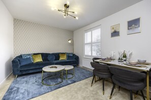 Smart TV - Stunning modern space in Hove & free parking.  (Brighton and Hove)