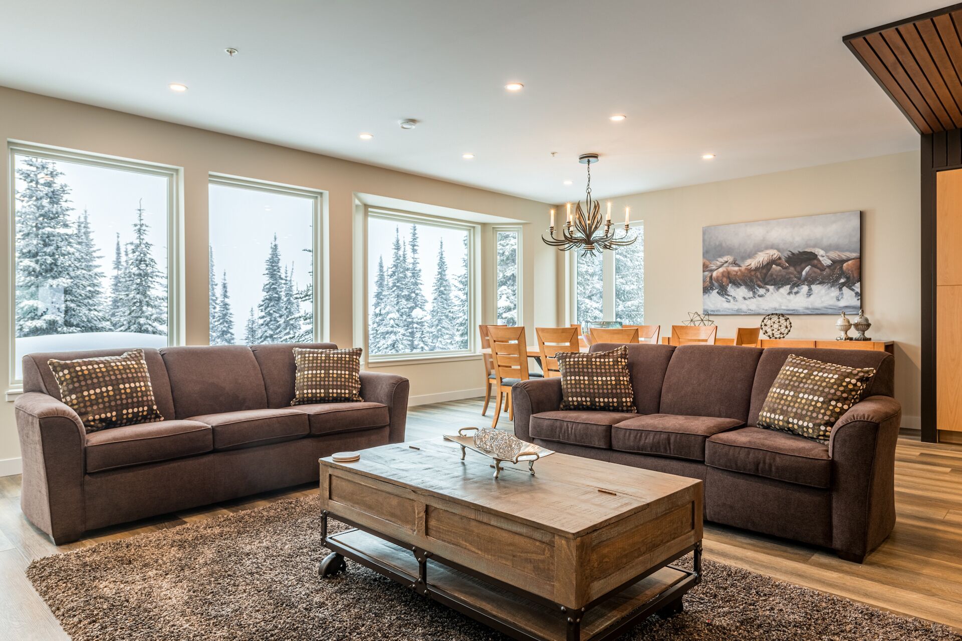Amazing Location Right On Skiway! 2 King Beds, Private Hot Tub, Laundry & Garage - アームストロング