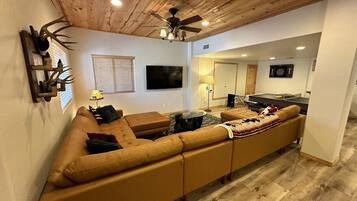 Smart TV, fireplace, table tennis