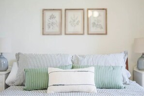 3 bedrooms, iron/ironing board, WiFi, bed sheets