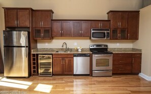 Køleskab, mikrobølgeovn, ovn, kogeplade