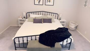 5 bedrooms, iron/ironing board, WiFi, bed sheets