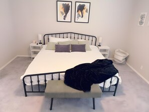 5 bedrooms, iron/ironing board, WiFi, bed sheets - 4 bedrooms+Outdoor gazebo+Garage+office (Tulsa)