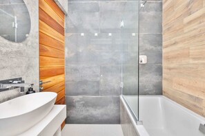 Basic-Apartment | Badezimmer | Handtücher