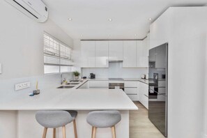 Basic-Apartment | Eigene Küche | Kühlschrank, Mikrowelle, Ofen, Herdplatte