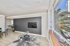 Basic Apartment | Interior - City Charm: Cozy 1-bedroom Apartment - Gardens (Cape Town)