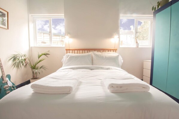Basic Apartment | 2 bedrooms, iron/ironing board, bed sheets