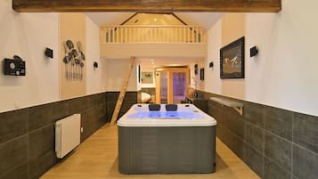 5 slaapkamers, een strijkplank/strijkijzer, wifi, beddengoed