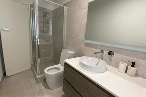 Basic House | Bathroom