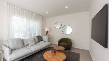 Basic House | Living area | TV