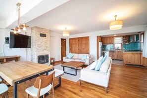 Living area - Villa Aylin- 3 br w/ sea view and heated pool (Mesudiye)