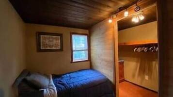 3 chambres, coffres-forts dans les chambres, fer et planche à repasser