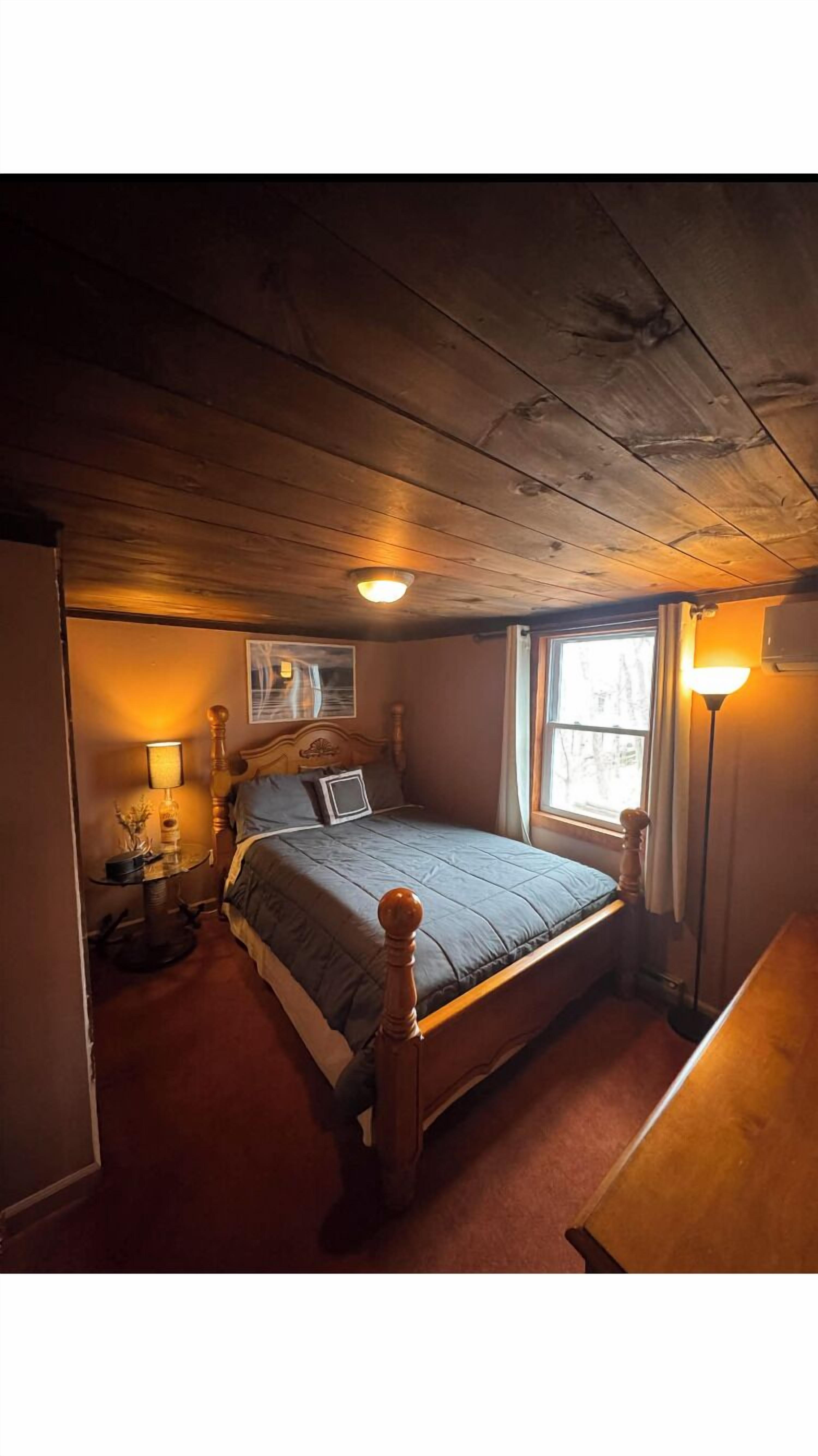 3 bedrooms, in-room safe, iron/ironing board, free WiFi