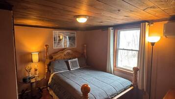 3 bedrooms, in-room safe, iron/ironing board, free WiFi