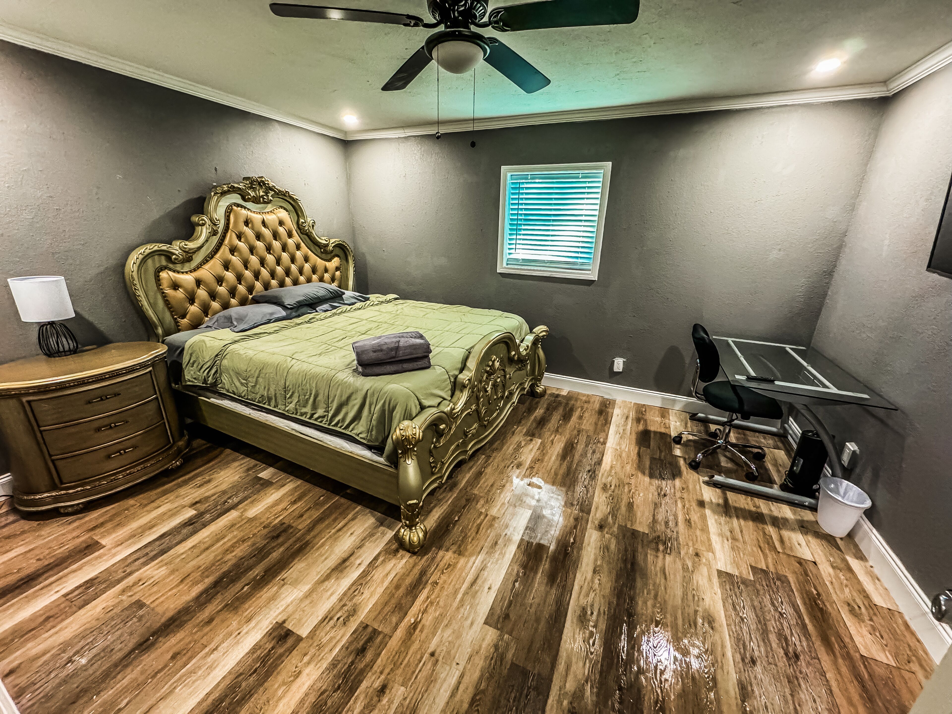 3 camere, una scrivania, Wi-Fi, lenzuola