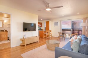 Smart TV - Kailani Kona- Ocean view, top floor Downtwn w pool (Kailua Kona)