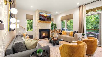 Smart TV, fireplace