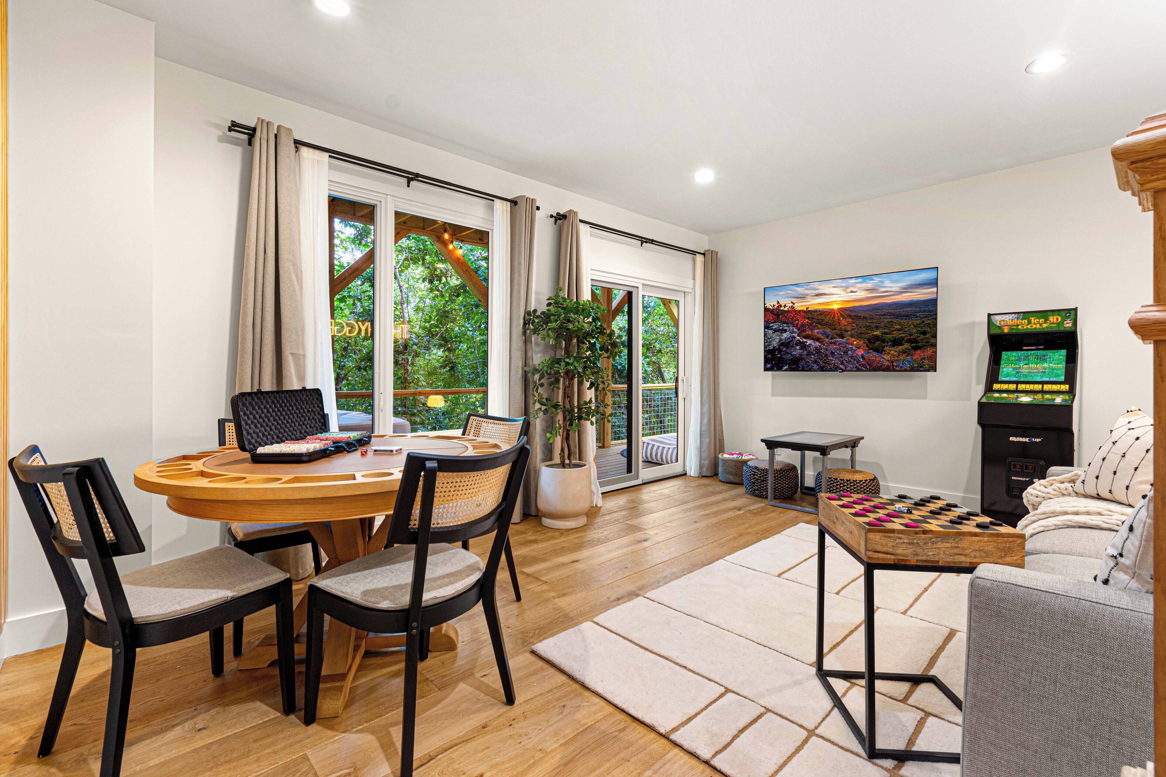 Smart TV, fireplace