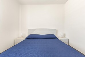 2 bedrooms, iron/ironing board