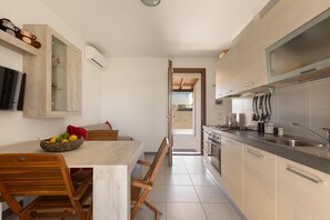 Fridge, microwave, stovetop, dishwasher - Villetta della Poesia by BarbarHouse (Torre dell'Orso)