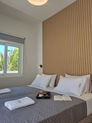 ستائر تعتيم ومكواة/لوح كي وواي فاي مجانًا وملاءات أسرّة