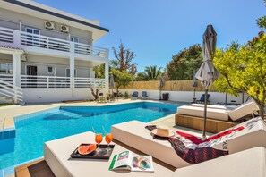 Sesongbasert utendørsbasseng