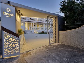 Fachada de la propiedad