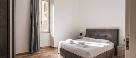 3 bedrooms, in-room safe, desk, iron/ironing board