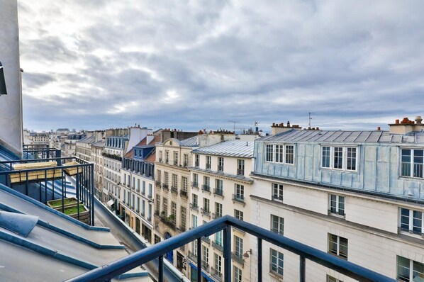 Property grounds - Cosy apartment under the roofs of Paris (Paris)