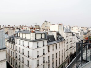Property grounds - Apartment with balcony under the roofs of Paris (Paris)