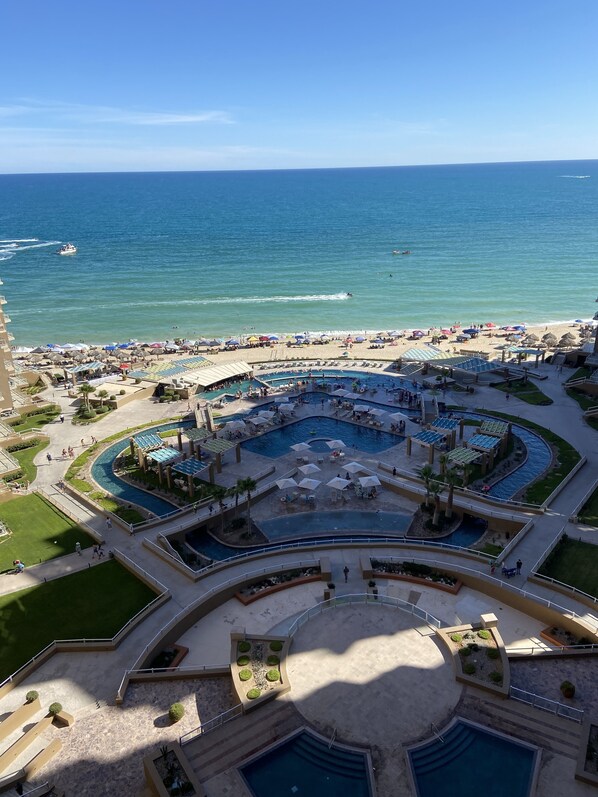 Pool - Beautiful 3-Bdrm Oceanview Condo in Las Palomas (Puerto Peñasco)
