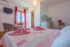 1 chambre, bureau, Wi-Fi gratuit, draps fournis