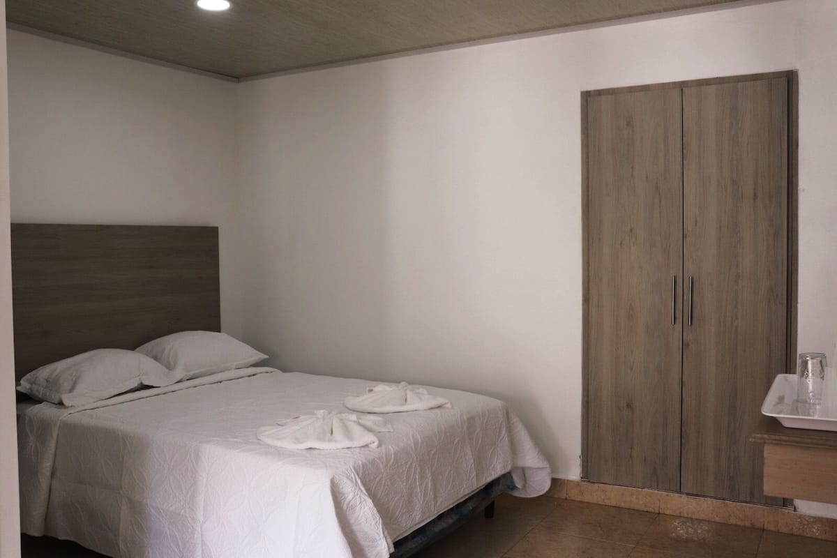Double Room | WiFi (free), bed sheets