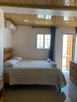 Quarto casal | Wi-Fi de cortesia, roupa de cama